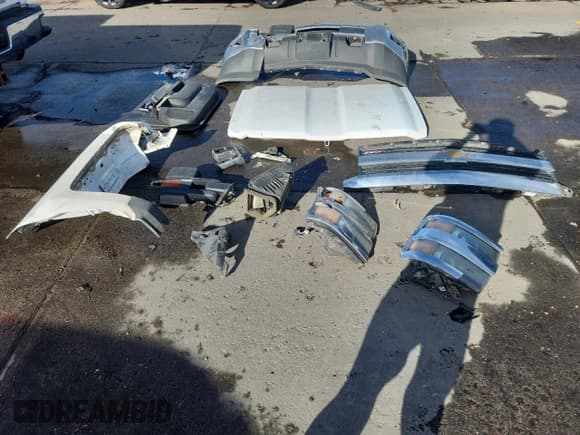 ✅ 2015 Chevrolet Silverado 2500HD LT • VIN: 1GC2KVEG0FZ530852 • Lot: 93092285. Listed on Copart with 150,893 mi. Free auction sales archive from the USA and detailed vehicle history report at DreamBid. Image 12.