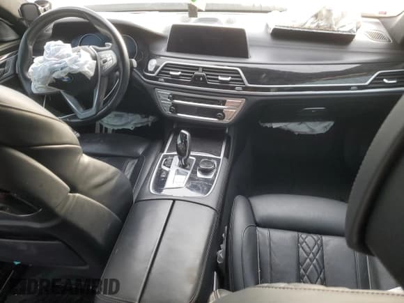 ✅ 2018 BMW 7 Series 750i xDrive • VIN: WBA7B0C56JG527160 • Lot: 44614404. Wystawiony na Copart z przebiegiem Nie podano. Bezpłatny archiwum sprzedaży aukcyjnych z USA i szczegółowy raport historii pojazdu na DreamBid. Zdjęcie 8.