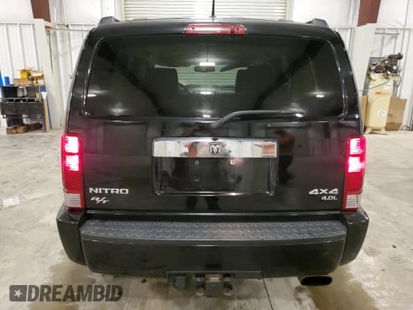 ✅ 2007 Dodge Nitro R/T • VIN: 1D8GU58607W737135 • Lot: 71656915. Wystawiony na Copart z przebiegiem 206 342 mil. Bezpłatny archiwum sprzedaży aukcyjnych z USA i szczegółowy raport historii pojazdu na DreamBid. Zdjęcie 6.