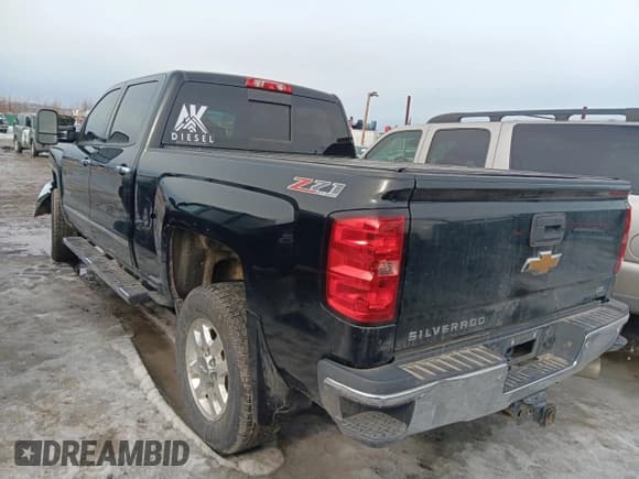 ✅ 2015 Chevrolet Silverado 2500HD LTZ • VIN: 1GC1KWE84FF180962 • Lot: 51786335. Wystawiony na Copart z przebiegiem 85 177 mil. Bezpłatny archiwum sprzedaży aukcyjnych z USA i szczegółowy raport historii pojazdu na DreamBid. Zdjęcie 2.