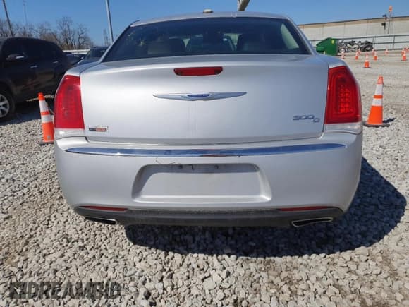 ✅ 2020 Chrysler 300 Limited • VIN: 2C3CCAKG9LH146129 • Lot: 49154735. Listed on Copart with 93,684 mi. Free auction sales archive from the USA and detailed vehicle history report at DreamBid. Image 6.