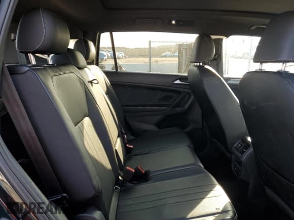 ✅ 2023 Volkswagen Tiguan SE R-Line Black • VIN: 3VVCB7AX5PM014948 • Lot: 82775185. Wystawiony na Copart z przebiegiem 22 353 mil. Bezpłatny archiwum sprzedaży aukcyjnych z USA i szczegółowy raport historii pojazdu na DreamBid. Zdjęcie 11.