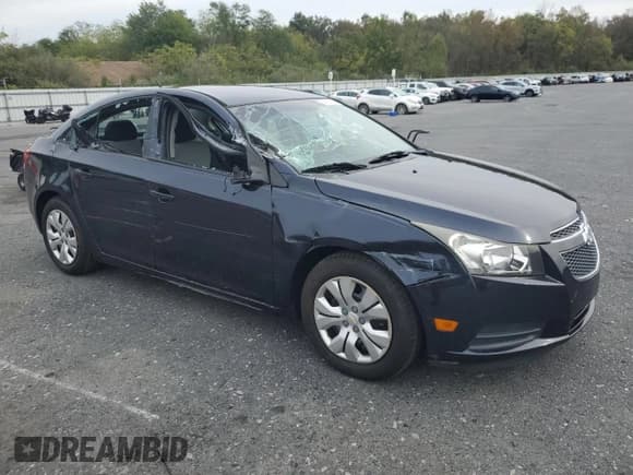 ✅ 2014 Chevrolet Cruze LS • VIN: 1G1PA5SG5E7110956 • Lot: 84618035. Listed on Copart with 57,193 mi. Free auction sales archive from the USA and detailed vehicle history report at DreamBid. Image 4.