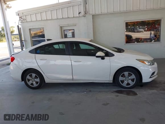 ✅ 2017 Chevrolet Cruze LS • VIN: 1G1BC5SM2H7222483 • Lot: 43765227. Listed on IAAI with 187,114 mi. Free auction sales archive from the USA and detailed vehicle history report at DreamBid. Image 13.