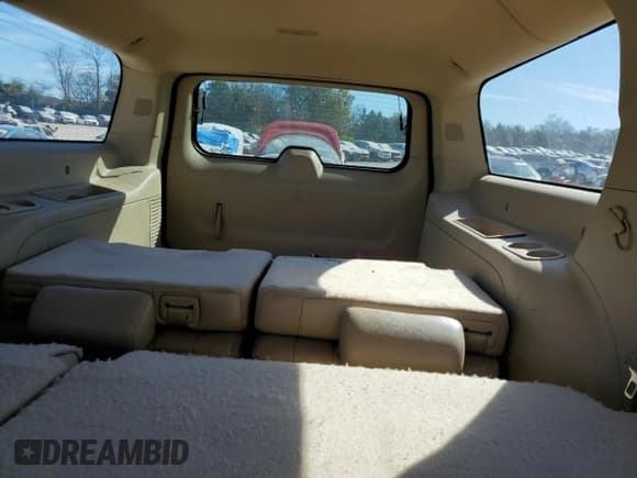 ✅ 2013 Chevrolet Suburban LT • VIN: 1GNSCJE05DR144117 • Lot: 80185134. Wystawiony na Copart z przebiegiem 242 877 mil. Bezpłatny archiwum sprzedaży aukcyjnych z USA i szczegółowy raport historii pojazdu na DreamBid. Zdjęcie 10.