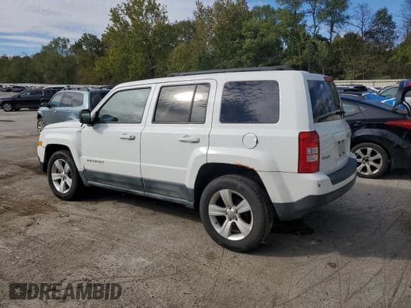 ✅ 2011 Jeep Patriot Latitude • VIN: 1J4NF1GB4BD276673 • Lot: 80906045. Wystawiony na Copart z przebiegiem 94 652 mil. Bezpłatny archiwum sprzedaży aukcyjnych z USA i szczegółowy raport historii pojazdu na DreamBid. Zdjęcie 2.