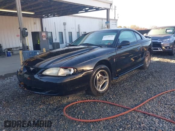 ✅ 1998 Ford Mustang • VIN: 1FAFP4046WF268384 • Lot: 43728255. Wystawiony na IAAI z przebiegiem 137 196 mil. Bezpłatny archiwum sprzedaży aukcyjnych z USA i szczegółowy raport historii pojazdu na DreamBid. Zdjęcie 2.