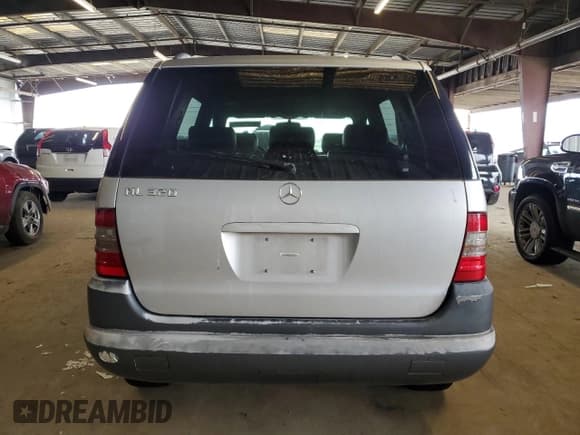 ✅ 1998 Mercedes-Benz M 320/430/500 • VIN: 4JGAB54EXWA050713 • Lot: 62319435. Wystawiony na Copart z przebiegiem 97 610 mil. Bezpłatny archiwum sprzedaży aukcyjnych z USA i szczegółowy raport historii pojazdu na DreamBid. Zdjęcie 6.