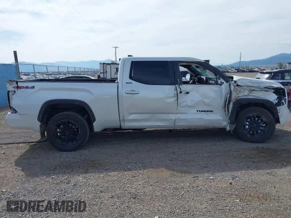 ✅ 2025 Toyota Tundra Limited • VIN: 5TFWA5EC8SX037637 • Лот: 42899740. Опубликован ранее на IAAI с пробегом 9 159 миль. Бесплатный доступ к архиву аукционных продаж из США и подробный отчёт об истории автомобиля на DreamBid. Изображение 14.