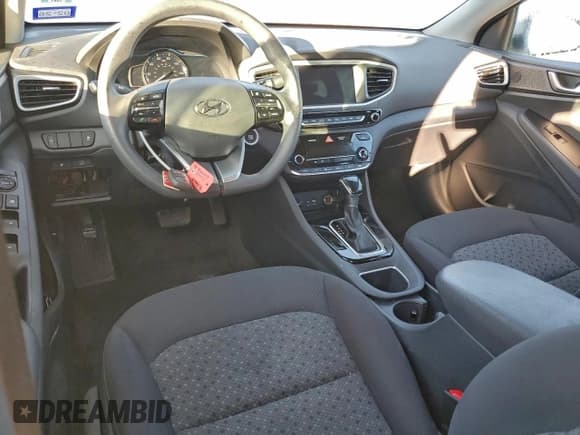 ✅ 2017 Hyundai Ioniq Blue • VIN: KMHC65LC6HU045801 • Lot: 94481915. Listed on Copart with 811,256 mi. Free auction sales archive from the USA and detailed vehicle history report at DreamBid. Image 8.