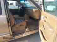 2000 Chevrolet Silverado 1500 LS z VIN 2GCEC19T1Y1277305, wystawiony jako IAAI lot #43516630 z przebiegiem 220 529 mil mil oraz . Historia ofert i sprzedaży dostępna na DreamBid. Obrazek 5.