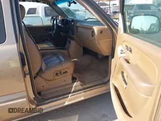 2000 Chevrolet Silverado 1500 LS z VIN 2GCEC19T1Y1277305, wystawiony jako IAAI lot #43516630 z przebiegiem 220 529 mil mil oraz . Historia ofert i sprzedaży dostępna na DreamBid. Obrazek 5.