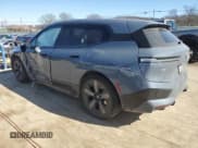 ✅ 2022 BMW iX xDrive50 • VIN: WB523CF08NCK67378 • Lot: 42077724. Wystawiony na Copart z przebiegiem 13 948 mil. Bezpłatny archiwum sprzedaży aukcyjnych z USA i szczegółowy raport historii pojazdu na DreamBid. Zdjęcie 2.