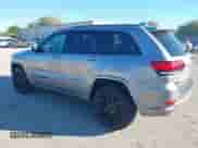 2018 Jeep Grand Cherokee Altitude z VIN 1C4RJFAG6JC220486, wystawiony jako IAAI lot #43399251 z przebiegiem 90 525 mil mil oraz . Historia ofert i sprzedaży dostępna na DreamBid. Obrazek 3.