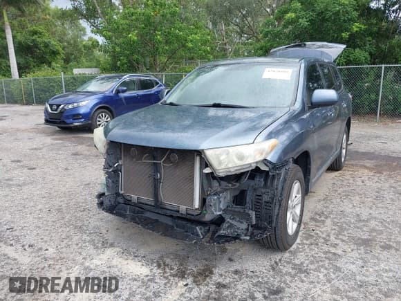 ✅ 2013 Toyota Highlander • VIN: 5TDZK3EH6DS102651 • Lot: 42828589. Listed on IAAI with 132,392 mi. Free auction sales archive from the USA and detailed vehicle history report at DreamBid. Image 2.