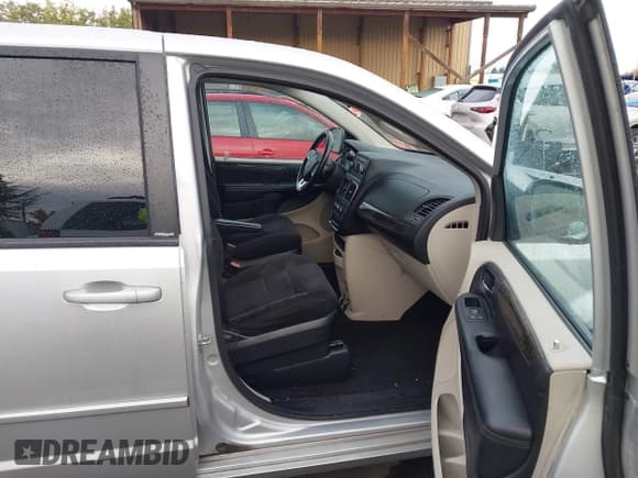 ✅ 2011 Dodge Grand Caravan Express • VIN: 2D4RN4DG9BR602124 • Lot: 43426833. Wystawiony na IAAI z przebiegiem 114 495 mil. Bezpłatny archiwum sprzedaży aukcyjnych z USA i szczegółowy raport historii pojazdu na DreamBid. Zdjęcie 5.