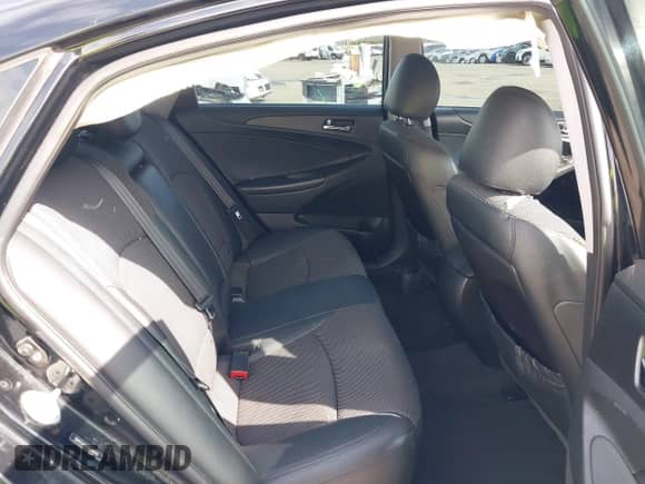 2011 Hyundai Sonata SE с VIN 5NPEC4AB7BH316070, выставлен на аукционе IAAI как лот 41871982 с пробегом 163 880 миль миль и . История ставок и продаж доступна на DreamBid. Изображение 8.