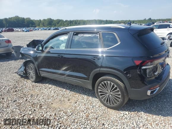 ✅ 2025 Volkswagen Taos SE • VIN: 3VVEC7B2XSM048787 • Лот: 71936375. Опубликован ранее на Copart с пробегом 5 643 миль. Бесплатный доступ к архиву аукционных продаж из США и подробный отчёт об истории автомобиля на DreamBid. Изображение 2.