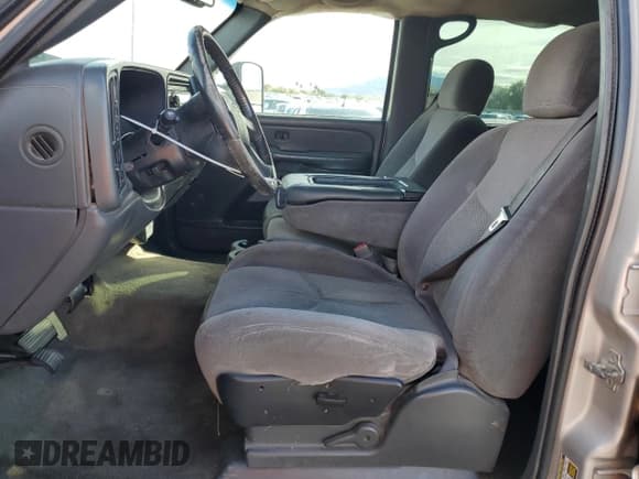 ✅ 2005 Chevrolet Silverado 2500HD LS • VIN: 1GCHK232X5F946066 • Lot: 91932395. Wystawiony na Copart z przebiegiem 180 948 mil. Bezpłatny archiwum sprzedaży aukcyjnych z USA i szczegółowy raport historii pojazdu na DreamBid. Zdjęcie 7.