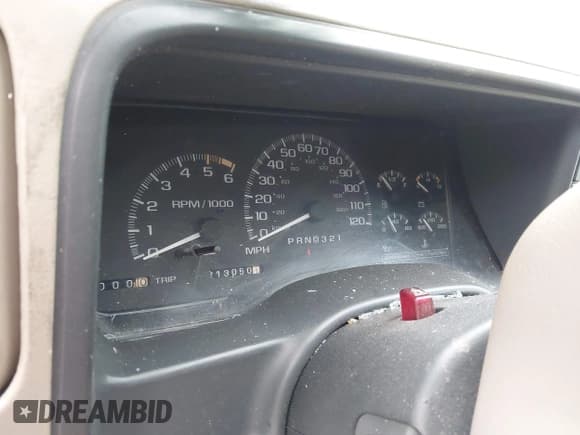 ✅ 2000 GMC Denali • VIN: 1GKEK13R6YR140162 • Lot: 42532005. Listed on IAAI with 213,050 mi. Free auction sales archive from the USA and detailed vehicle history report at DreamBid. Image 7.