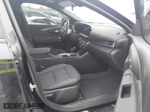 ✅ 2025 Buick Envista Preferred • VIN: KL47LAEP5SB144338 • Lot: 43755512. Wystawiony na IAAI z przebiegiem 7 465 mil. Bezpłatny archiwum sprzedaży aukcyjnych z USA i szczegółowy raport historii pojazdu na DreamBid. Zdjęcie 5.