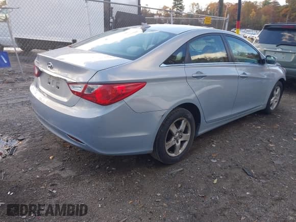 ✅ 2012 Hyundai Sonata GLS • VIN: 5NPEB4AC7CH475247 • Лот: 43547336. Опубликован ранее на IAAI с пробегом 257 896 миль. Бесплатный доступ к архиву аукционных продаж из США и подробный отчёт об истории автомобиля на DreamBid. Изображение 4.