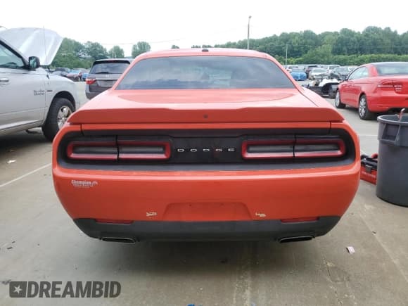 ✅ 2018 Dodge Challenger SXT Plus • VIN: 2C3CDZAGXJH242166 • Lot: 58915045. Wystawiony na Copart z przebiegiem 91 014 mil. Bezpłatny archiwum sprzedaży aukcyjnych z USA i szczegółowy raport historii pojazdu na DreamBid. Zdjęcie 6.