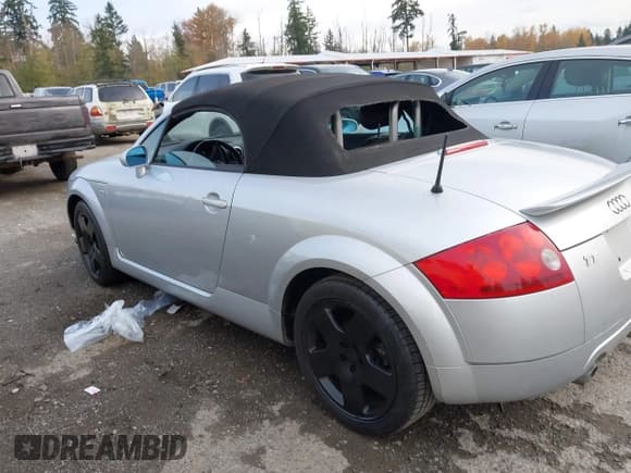 ✅ 2001 Audi TT • VIN: TRUUT28N711045507 • Lot: 43693409. Wystawiony na IAAI z przebiegiem 169 077 mil. Bezpłatny archiwum sprzedaży aukcyjnych z USA i szczegółowy raport historii pojazdu na DreamBid. Zdjęcie 3.