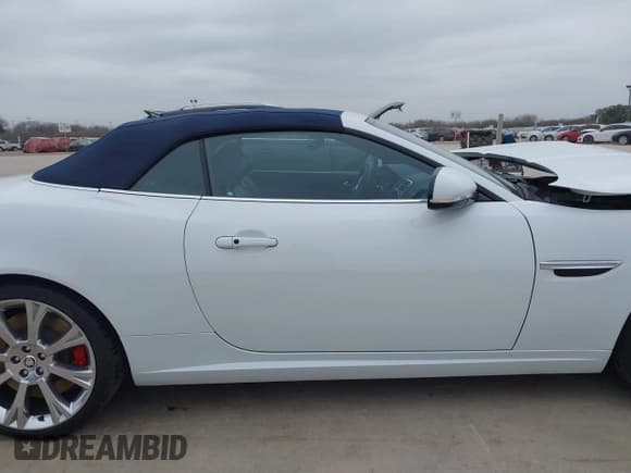 ✅ 2014 Jaguar XK XKR • VIN: SAJWA4EC9EMB52042 • Lot: 41635233. Listed on IAAI with 10,566 mi. Free auction sales archive from the USA and detailed vehicle history report at DreamBid. Image 13.