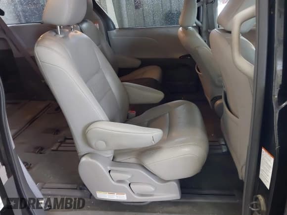 ✅ 2017 Toyota Sienna XLE Auto Access Seat • VIN: 5TDYZ3DCXHS812364 • Lot: 42902791. Listed on IAAI with 153,979 mi. Free auction sales archive from the USA and detailed vehicle history report at DreamBid. Image 8.