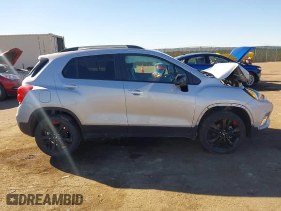 ✅ 2020 Chevrolet Trax LT • VIN: 3GNCJPSB2LL324678 • Lot: 43485640. Wystawiony na IAAI z przebiegiem Nie podano. Bezpłatny archiwum sprzedaży aukcyjnych z USA i szczegółowy raport historii pojazdu na DreamBid. Zdjęcie 14.