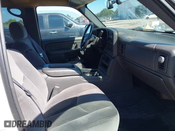 ✅ 2005 GMC Sierra 1500 SLT • VIN: 2GTEC13TX51126662 • Лот: 43620463. Опубликован ранее на IAAI с пробегом 135 554 миль. Бесплатный доступ к архиву аукционных продаж из США и подробный отчёт об истории автомобиля на DreamBid. Изображение 5.