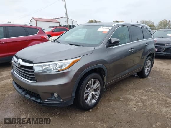 ✅ 2015 Toyota Highlander XLE • VIN: 5TDJKRFH0FS130429 • Lot: 43410601. Listed on IAAI with 54,647 mi. Free auction sales archive from the USA and detailed vehicle history report at DreamBid. Image 17.
