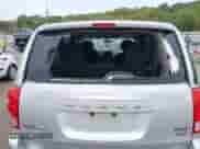 2012 Dodge Grand Caravan SXT z VIN 2C4RDGCG1CR197431, wystawiony jako IAAI lot #43273747 z przebiegiem 243 376 mil mil oraz . Historia ofert i sprzedaży dostępna na DreamBid. Obrazek 6.