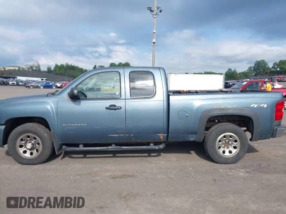 ✅ 2011 Chevrolet Silverado 1500 LS • VIN: 1GCRKREA0BZ168694 • Lot: 42818631. Wystawiony na IAAI z przebiegiem 405 702 mil mil. Skorzystaj z bezpłatnego archiwum sprzedaży aukcyjnych z USA i zobacz szczegółowy raport historii pojazdu na DreamBid. Zdjęcie 14.