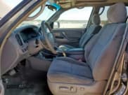 ✅ 2006 Toyota Sequoia SR5 • VIN: 5TDZT34A36S270445 • Lot: 82488795. Wystawiony na Copart z przebiegiem 352 782 mil. Bezpłatny archiwum sprzedaży aukcyjnych z USA i szczegółowy raport historii pojazdu na DreamBid. Zdjęcie 7.