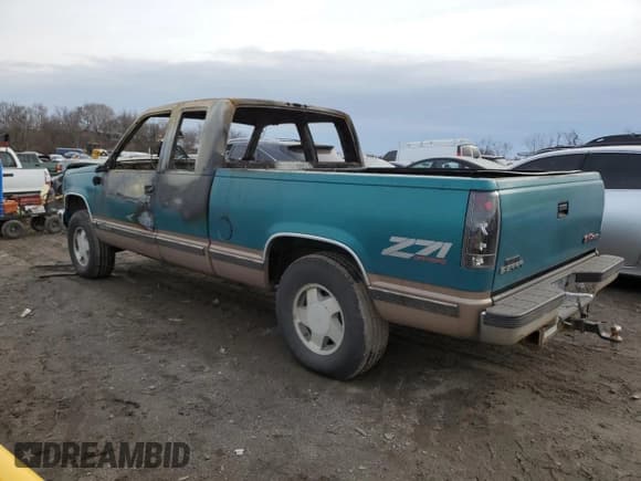 ✅ 1995 GMC Sierra 1500 • VIN: 2GTEK19K0S1570324 • Лот: 43065205. Опубликован ранее на Copart с пробегом Не указан. Бесплатный доступ к архиву аукционных продаж из США и подробный отчёт об истории автомобиля на DreamBid. Изображение 2.