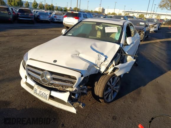 ✅ 2019 Mercedes-Benz C 300 • VIN: WDDWF8DB8KR483163 • Lot: 43544574. Wystawiony na IAAI z przebiegiem 71 998 mil. Bezpłatny archiwum sprzedaży aukcyjnych z USA i szczegółowy raport historii pojazdu na DreamBid. Zdjęcie 6.