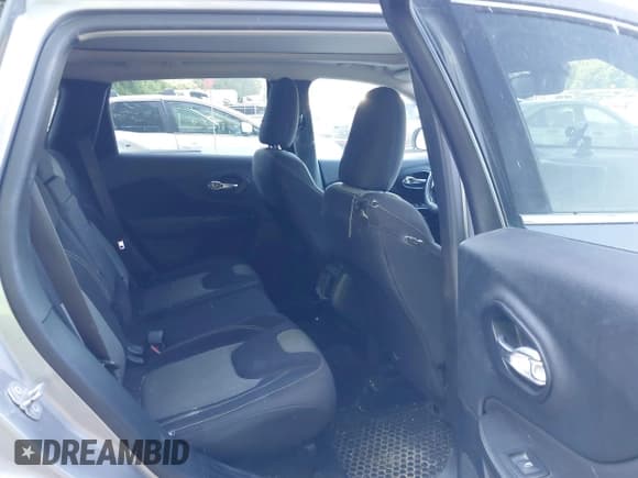 ✅ 2014 Jeep Cherokee Altitude • VIN: 1C4PJMCS1EW244549 • Lot: 42659453. Listed on IAAI with 177,151 mi. Free auction sales archive from the USA and detailed vehicle history report at DreamBid. Image 8.