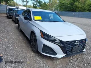 ✅ 2023 Nissan Altima SR • VIN: 1N4BL4CV6PN311241 • Lot: 43192595. Listed on IAAI with 17,792 mi. Free auction sales archive from the USA and detailed vehicle history report at DreamBid. Image 1.