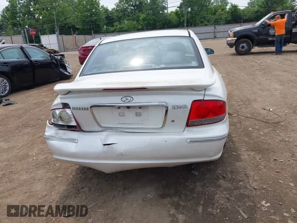 ✅ 2004 Hyundai Sonata GLS • VIN: KMHWF35HX4A006490 • Lot: 42493211. Listed on IAAI with 90,038 mi. Free auction sales archive from the USA and detailed vehicle history report at DreamBid. Image 16.