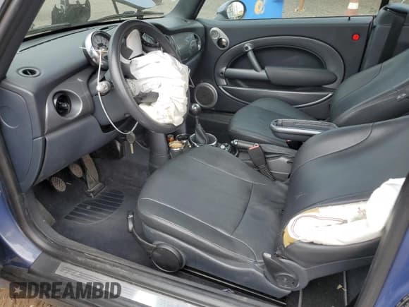 ✅ 2005 MINI Convertible • VIN: WMWRF33515TF62977 • Лот: 81660445. Опубликован ранее на Copart с пробегом 138 998 миль. Бесплатный доступ к архиву аукционных продаж из США и подробный отчёт об истории автомобиля на DreamBid. Изображение 7.