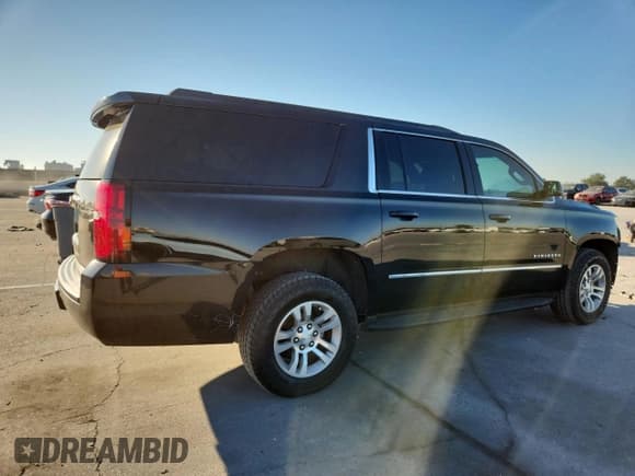 ✅ 2020 Chevrolet Suburban LS • VIN: 1GNSCGKC8LR221921 • Лот: 82263195. Опубликован ранее на Copart с пробегом 121 384 миль. Бесплатный доступ к архиву аукционных продаж из США и подробный отчёт об истории автомобиля на DreamBid. Изображение 3.