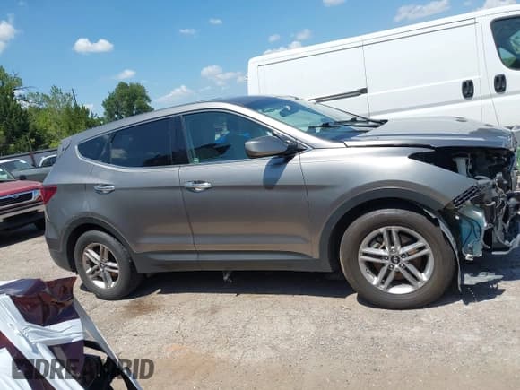 ✅ 2018 Hyundai Santa Fe 2.4L • VIN: 5NMZTDLB4JH107766 • Лот: 43043034. Опубликован ранее на IAAI с пробегом 93 208 миль. Бесплатный доступ к архиву аукционных продаж из США и подробный отчёт об истории автомобиля на DreamBid. Изображение 14.