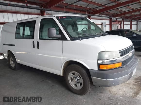✅ 2003 Chevrolet Express Cargo • VIN: 1GCFG15X031185716 • Lot: 43864128. Wystawiony na IAAI z przebiegiem 199 237 mil. Bezpłatny archiwum sprzedaży aukcyjnych z USA i szczegółowy raport historii pojazdu na DreamBid. Zdjęcie 1.