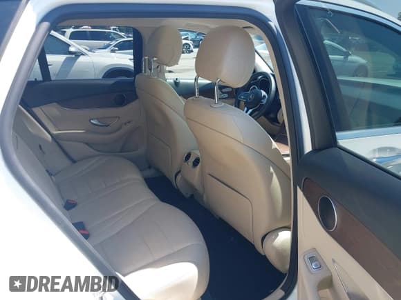✅ 2021 Mercedes-Benz GLC 300 • VIN: W1N0G8EB3MF888548 • Lot: 42862073. Wystawiony na IAAI z przebiegiem 38 345 mil. Bezpłatny archiwum sprzedaży aukcyjnych z USA i szczegółowy raport historii pojazdu na DreamBid. Zdjęcie 8.