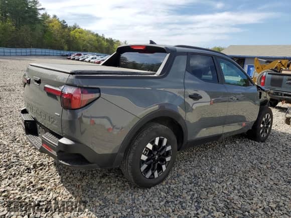 2025 Hyundai Santa Cruz SEL with VIN 5NTJBDDE4SH134416, listed as a Copart auction lot 57036785 with 5,059 mi miles and Salvage title. Bid and sale history available at DreamBid. Image 3.