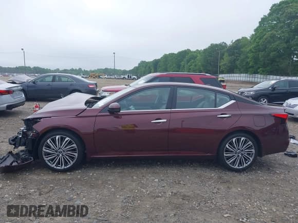 ✅ 2025 Nissan Altima SL • VIN: 1N4BL4EV3SN381401 • Lot: 42123877. Wystawiony na IAAI z przebiegiem 1 323 mil. Bezpłatny archiwum sprzedaży aukcyjnych z USA i szczegółowy raport historii pojazdu na DreamBid. Zdjęcie 15.