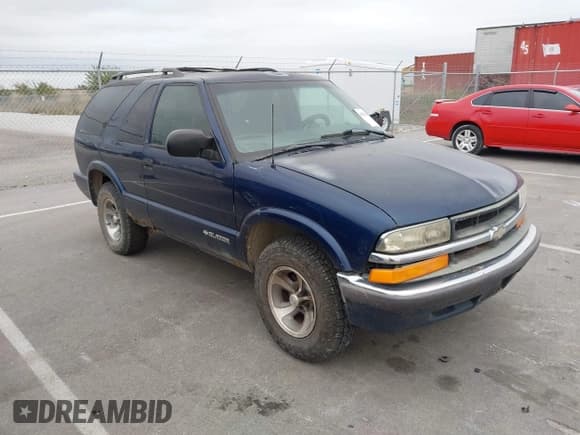 ✅ 2000 Chevrolet Blazer LS • VIN: 1GNCS18W7YK251403 • Lot: 43525929. Listed on IAAI with 256,798 mi. Free auction sales archive from the USA and detailed vehicle history report at DreamBid. Image 1.