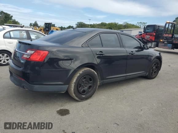 ✅ 2013 Ford Police Interceptor • VIN: 1FAHP2M80DG141101 • Lot: 71238135. Wystawiony na Copart z przebiegiem 133 088 mil. Bezpłatny archiwum sprzedaży aukcyjnych z USA i szczegółowy raport historii pojazdu na DreamBid. Zdjęcie 3.